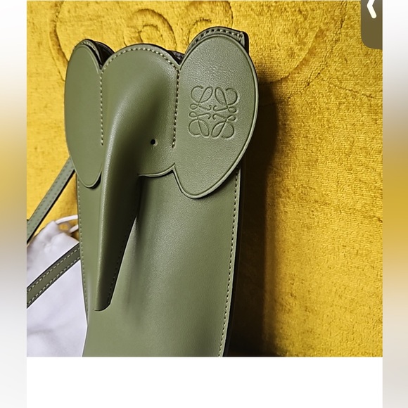 Loewe Elephant Pocket Pouch in leather with strap Crossbody bag - Picture 5 of 12